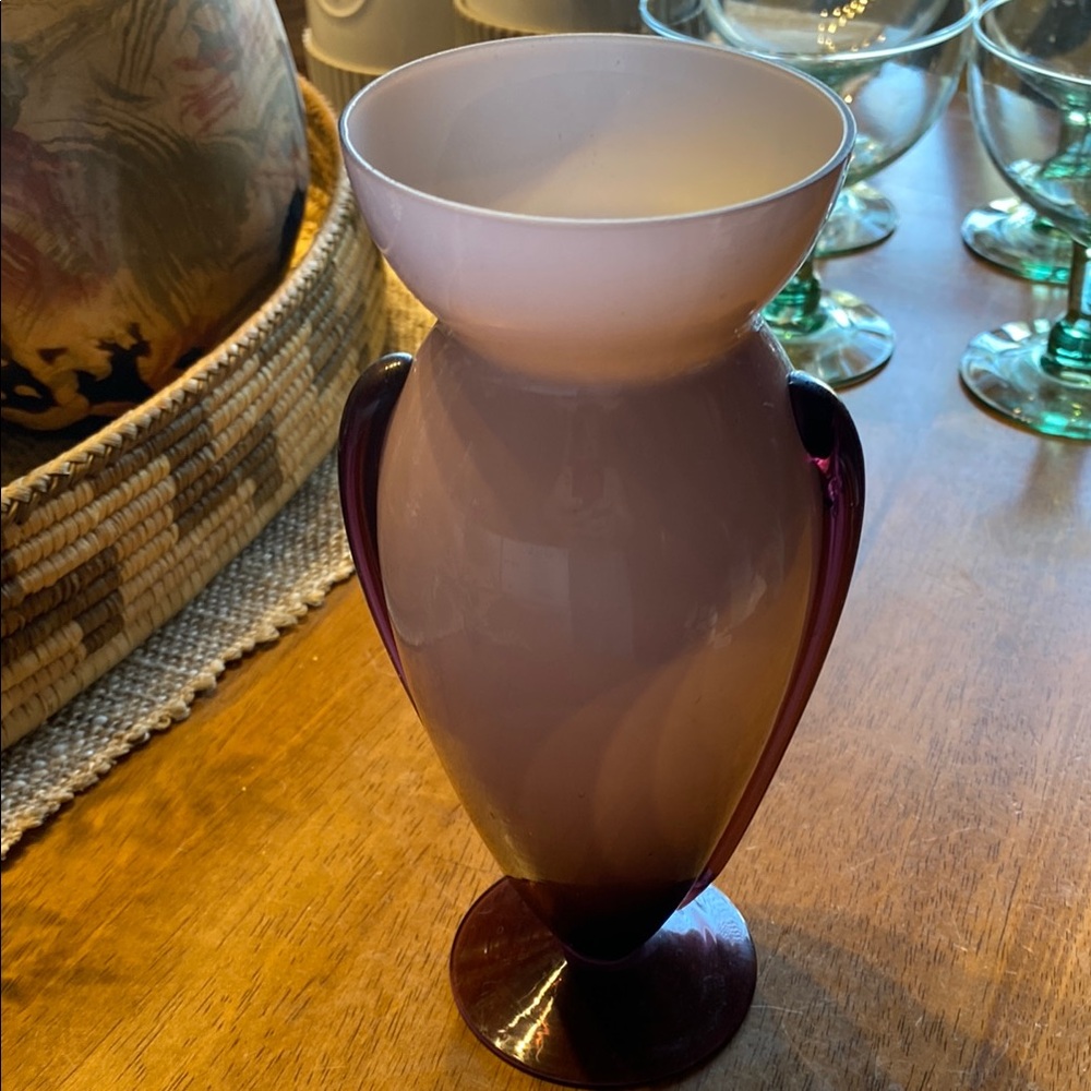 Vintage 1970s hand  blown Studio Art vase. 7 2/4 inches like new